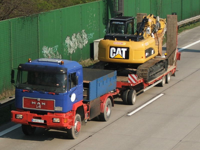 MAN F90 Allrad TiHz CAT Bagger DSC00017 (2).jpg