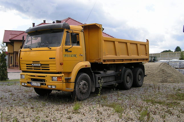 Kamaz 6520 6x4 S3 01.jpg