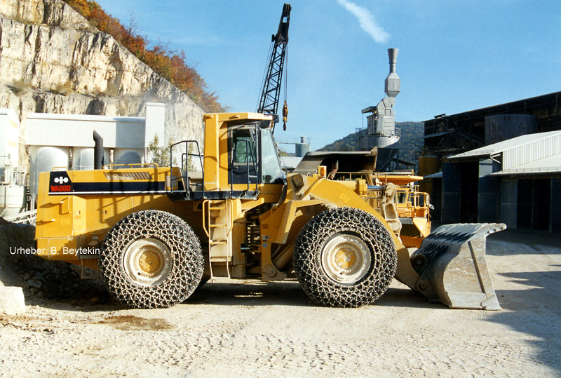 Komatsu_WA600_3.jpg