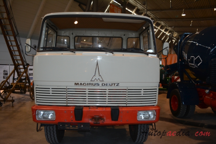  Magirus-Deutz_D-Frontlenker_(COE)_1963-1
 987_(1970-1973_Magirus_170_D_13_dump_tru
ck)_(01)_-AB1-.jpg