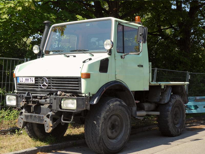 MB Unimog U 1200 Grün 1 (Copy).jpg