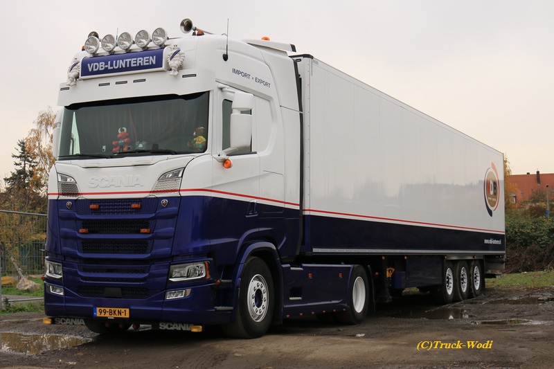 VDB-Lunteren Scania NG Sxxx 99-BKN-1 2019 11 15 KleinostheimWEB.jpg