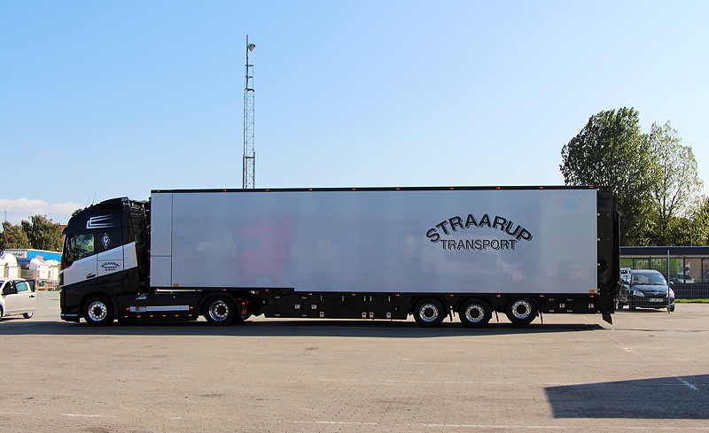 STRAARUP VOLVO FH15 GLOBEXL JUVIEHSZ  PADBORG 2018 TIM IMG_2690 WEB.jpg