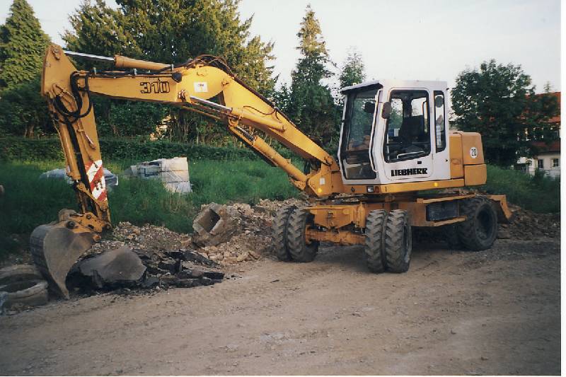 LiebherrA310-1.jpg