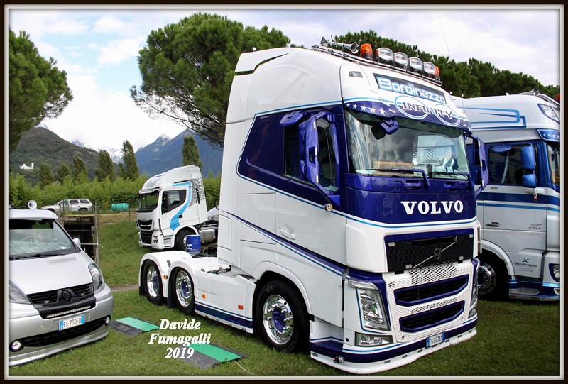 Volvo FHIV (1).jpg