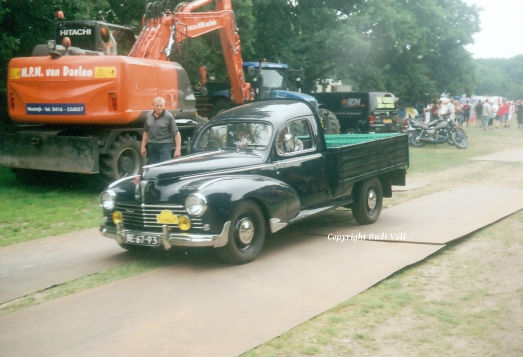 Peugeot 203 Pickup schwarz.jpg