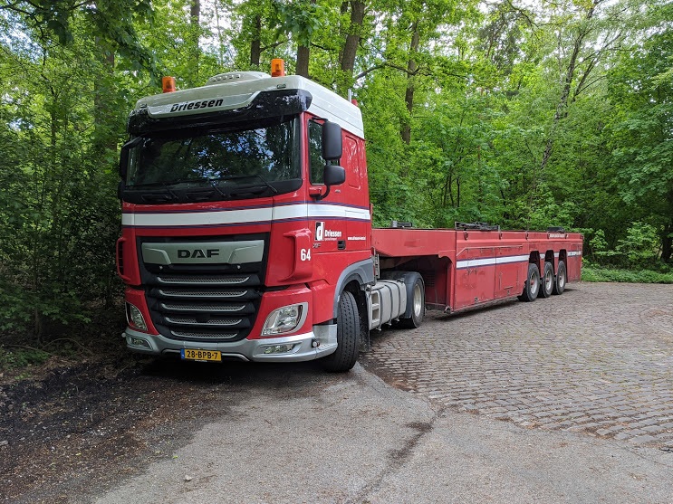 DAF xf 106 Driessen.jpg