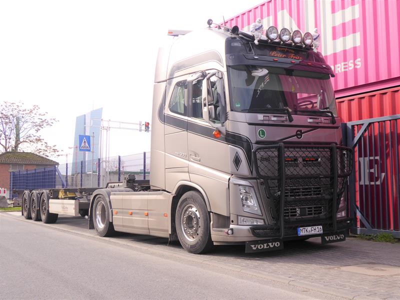 Volvo FH 500 Peter Fritz 1 (2) (Copy).jpg