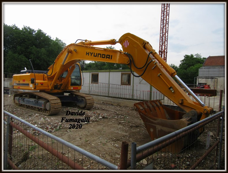 Hyundai 360NLC-7 001.jpg