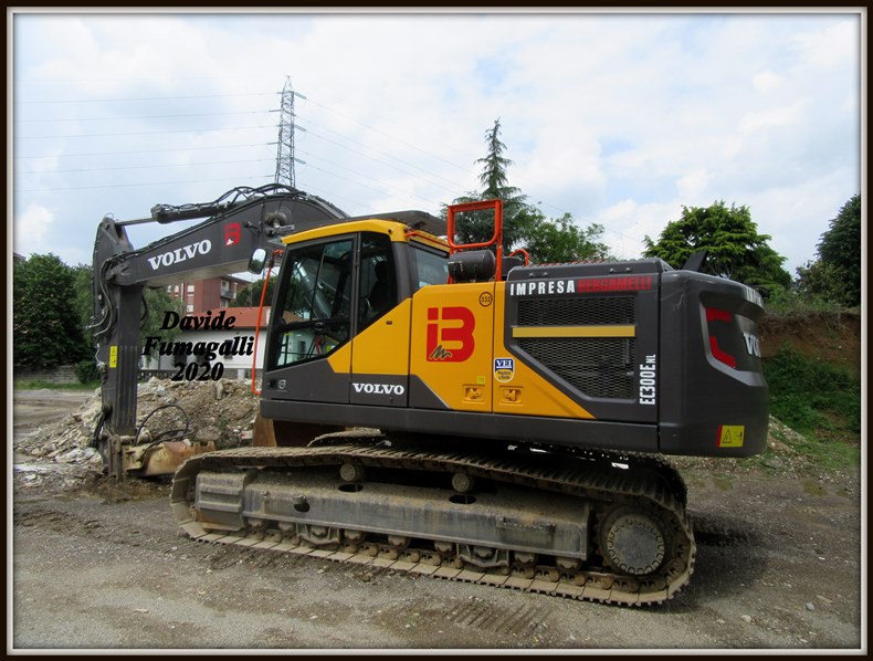 Volvo EC300E Bergamelli 002.jpg