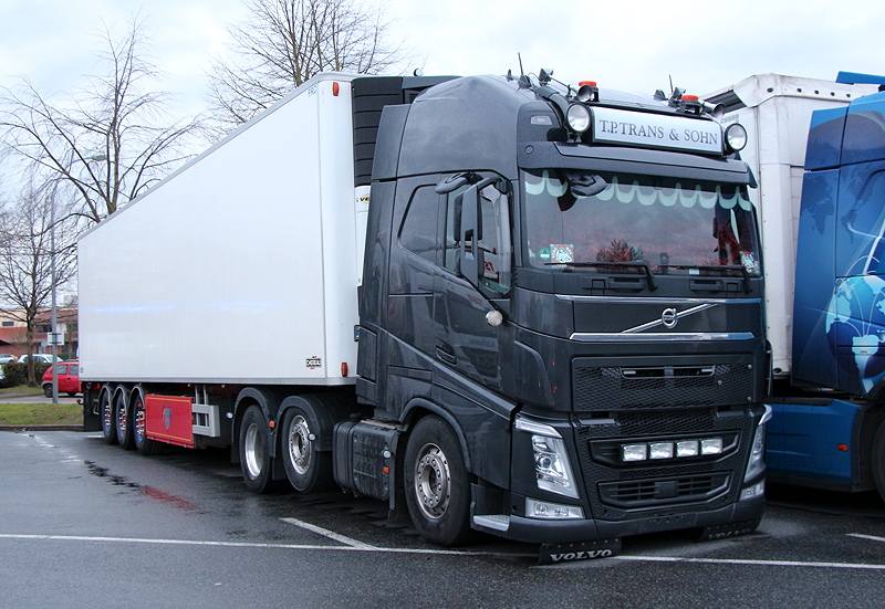 TP Trans Volvo FH15 GLobeXL KÜKOSZ  Schwarmstedt Tim 2019 IMG_3746 b.jpg