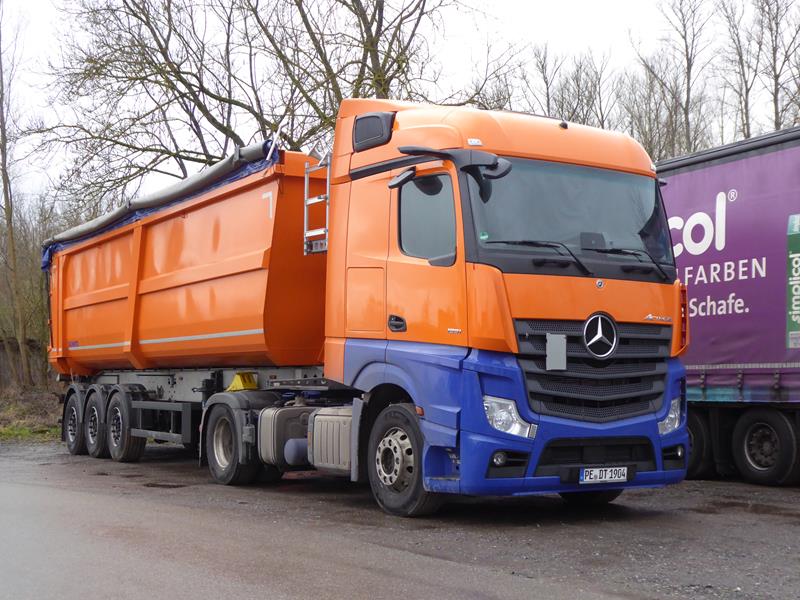 New MB Actros 1851 MP4 SZM Orange-Blau 1 (Copy).jpg
