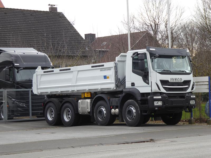 Iveco Trakker X-Way 480 Kipper Weiss 4 (Copy).jpg