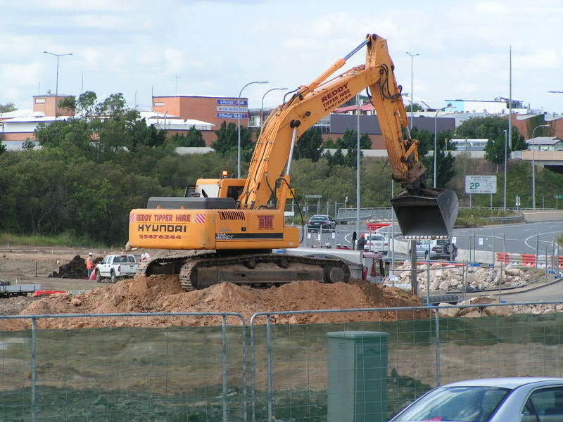 Hyundai 320LC7 2.jpg
