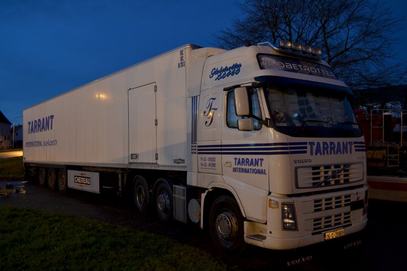 Volvo FH12 460 GXL Tarrant International[IRL].jpg