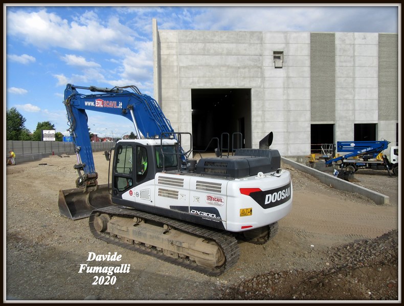 Doosan DX300 Edil Scavil 003.jpg
