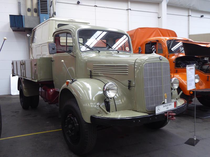 MB 321 Kipper Grau 1 (Copy).jpg