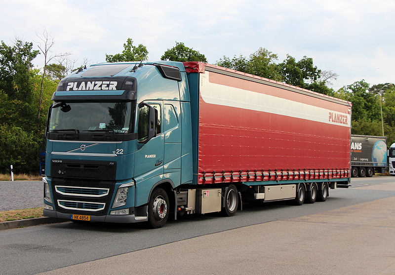 Planzer Volvo Fh15 GLobeXL MEGAPPSZ Lorsch  2020 TIm IMG_9688 b.jpg