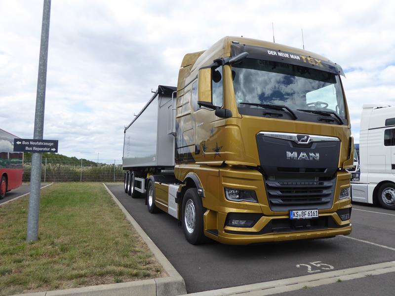 New MAN TGX 18.510 SZM Goldmetalic 4 (Copy).jpg