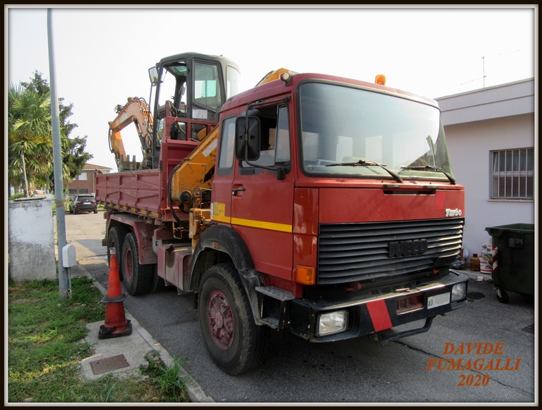 Iveco 330-30 Fustinoni.jpg