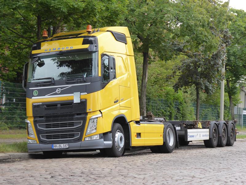 Volvo FH 460 E6 Hamburg Gelb 1 (Copy).jpg