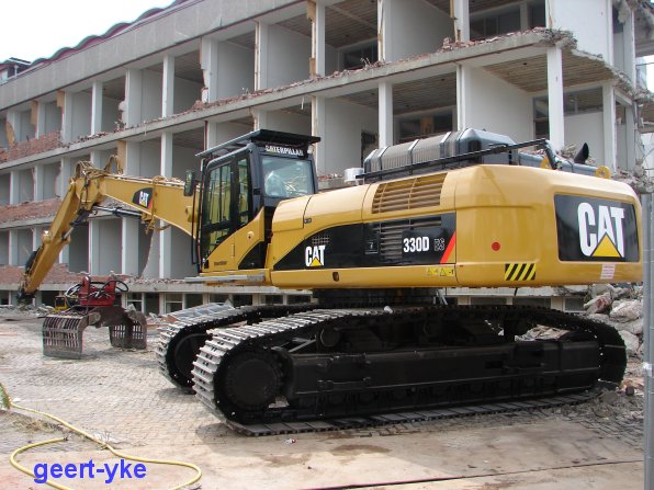 cat 330d uhd gestrekt.jpg