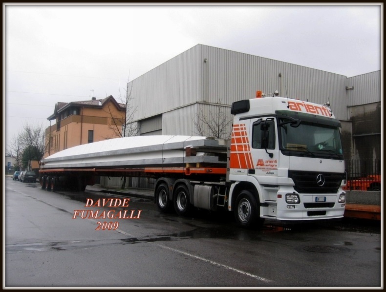 Mercedes-Benz Actros MP2 3355+telescopico Arienti 001.jpg