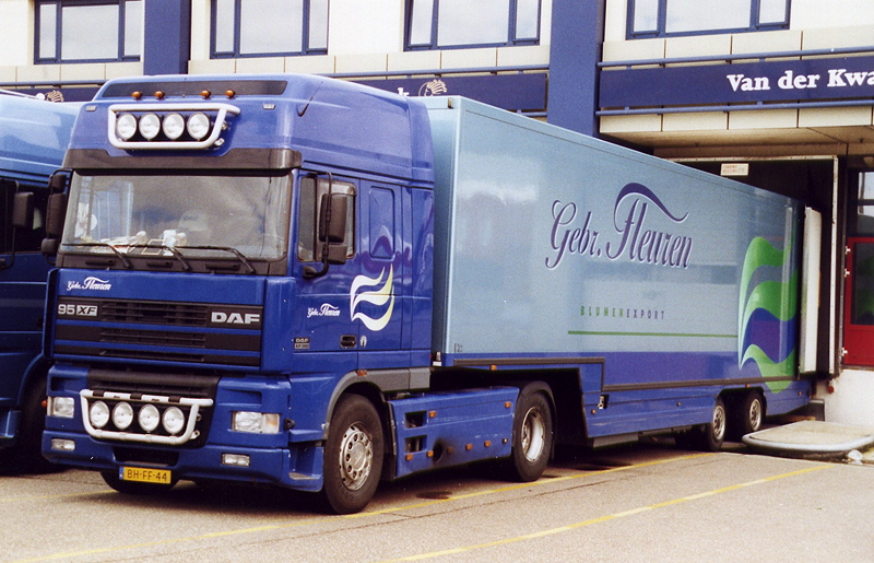 Fleuren Gebr DAF 95 SSC JUKÜKOSZ Naaldwijk Tim 2004 b.jpg