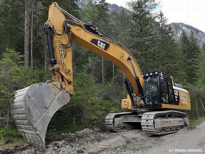 CAT 336F Bagger4_Landschaft Pustertal_BMB.jpg