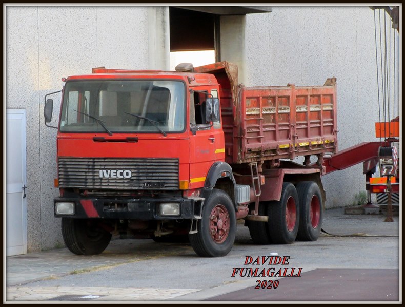 Iveco 330-35 Ferretti.jpg