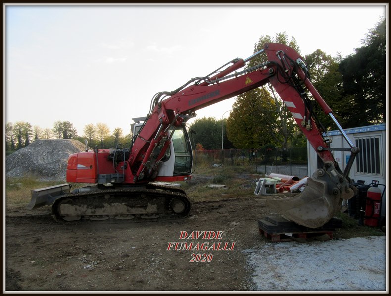 Liebherr R313 005.jpg