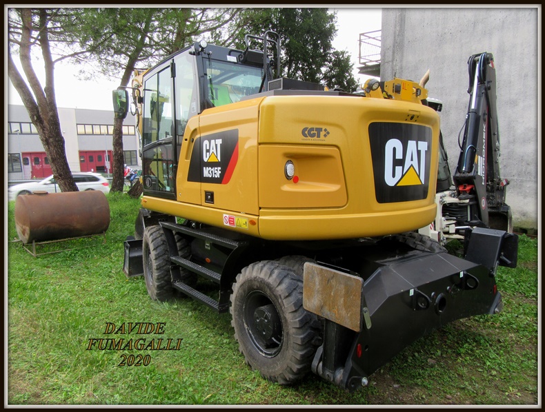 Caterpillar M315F ICA Strade 002.jpg