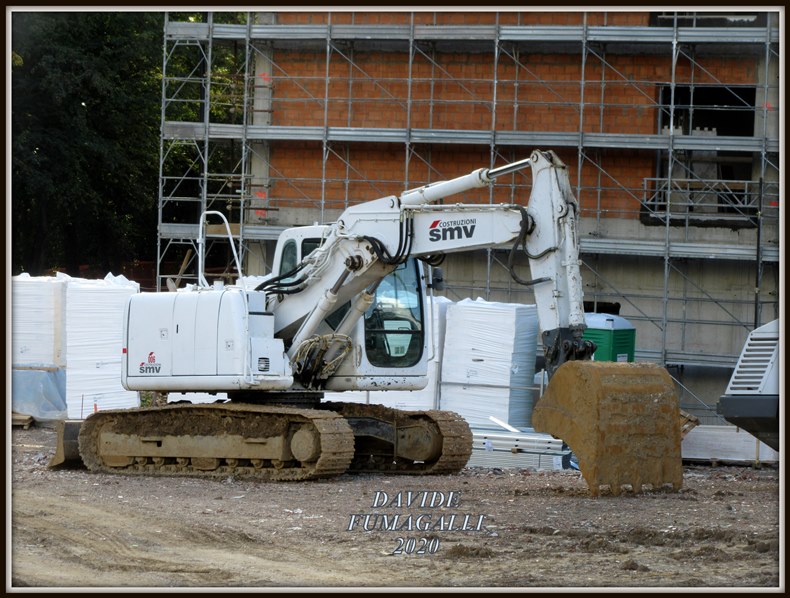 New Holland E145 SMV.jpg