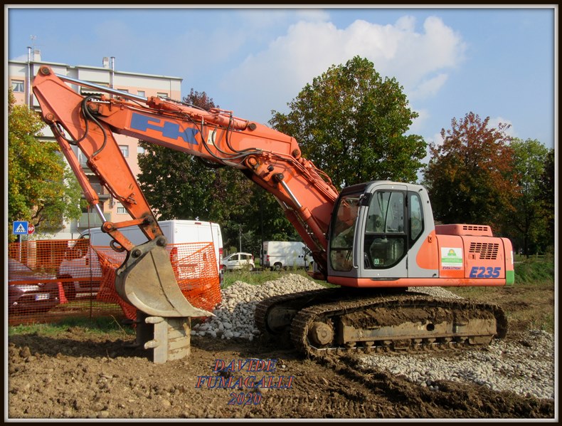 Fiat Kobelco E235 Orizzonte Verde 002.jpg