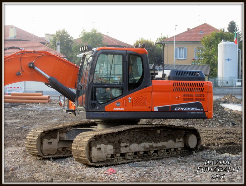 Doosan DX235NLC Casalucci (3).jpg