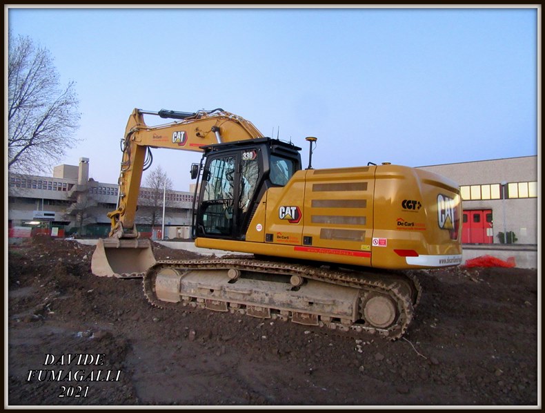 Caterpillar 330NG De Carli 001.jpg