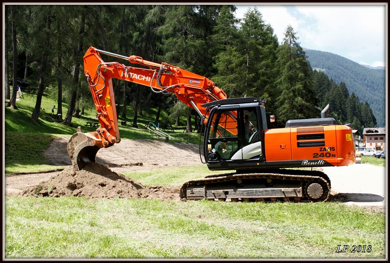 Hitachi Zaxis 240N-5 Bonetti 001.jpg