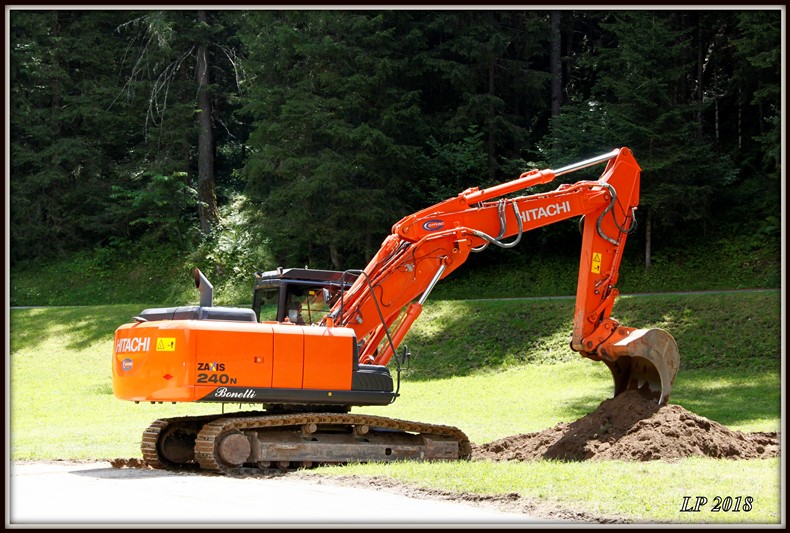 Hitachi Zaxis 240N-5 Bonetti 002.jpg