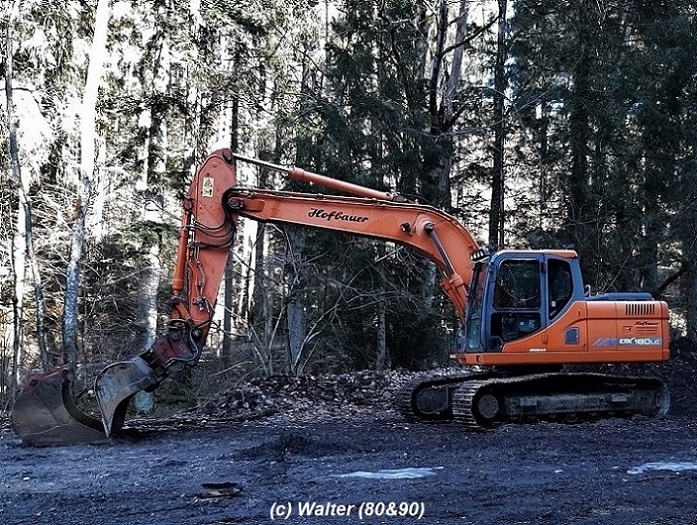 Doosan DX180LC_BMB.jpg