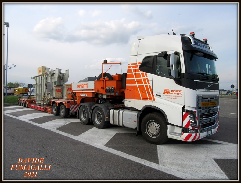 Volvo FH750 Arienti 005.jpg