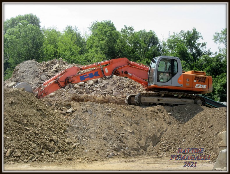 Fiat Kobelco E215 Inerti srl 001.jpg