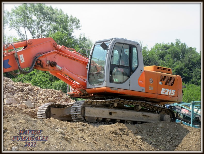 Fiat Kobelco E215 Inerti srl 002.jpg