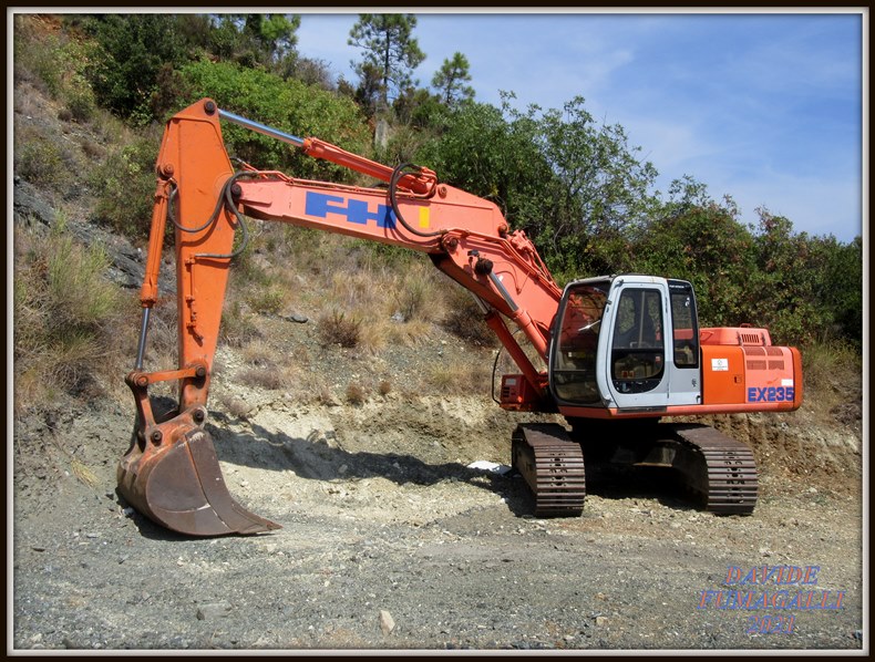 Fiat Hitachi EX235 Rotundo 001.jpg