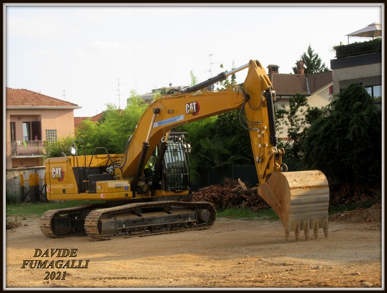 Caterpillar 330NG Cozzaglio 002.jpg