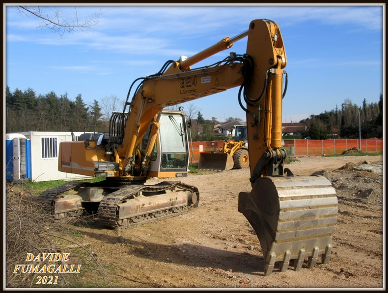 Liebherr 924 Barri 002.jpg