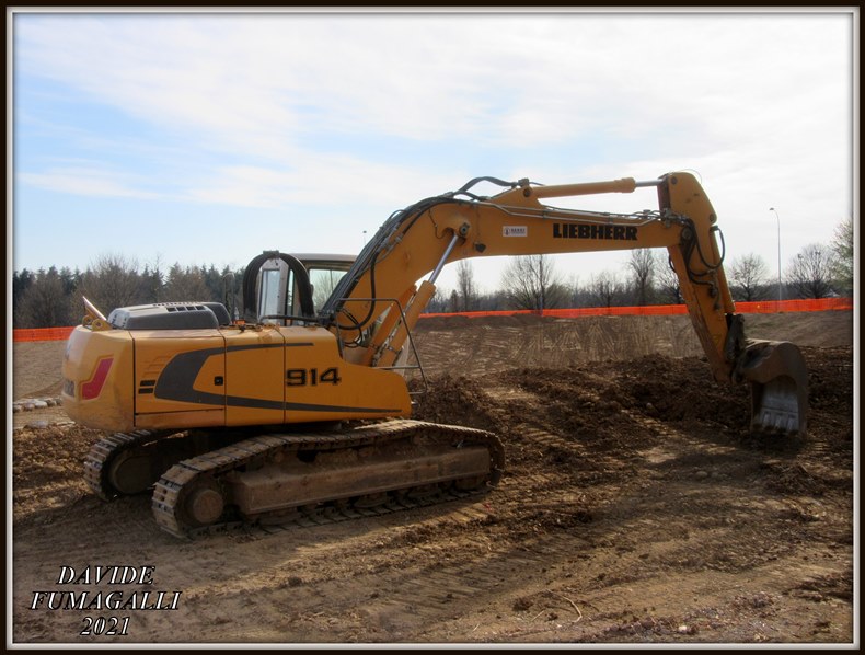 Liebherr 914C Barri 003.jpg