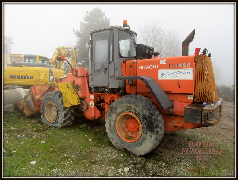 Hitachi LX145 Fondamenta.jpg