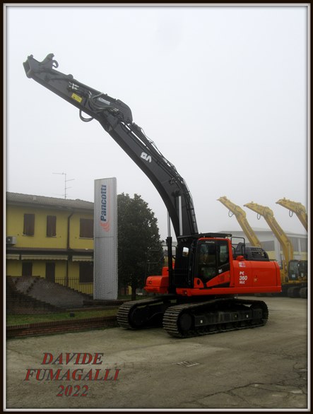 Komatsu PC360NLC-11 Santambrogio 001.jpg