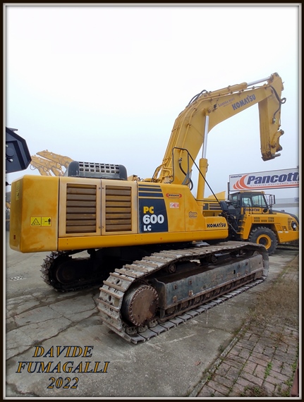 Komatsu PC600LC-8 Lamera 001.jpg