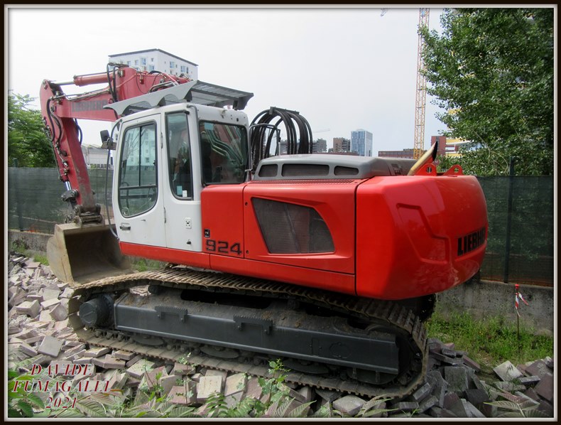 Liebherr R924C 004.jpg